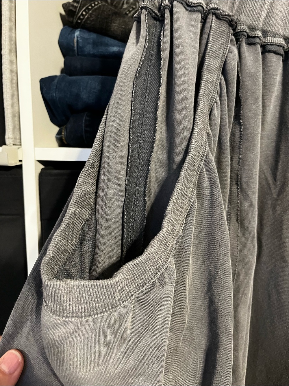 Relaxed Wide-Leg Gray Pocket Trousers - Picture 4 of 6